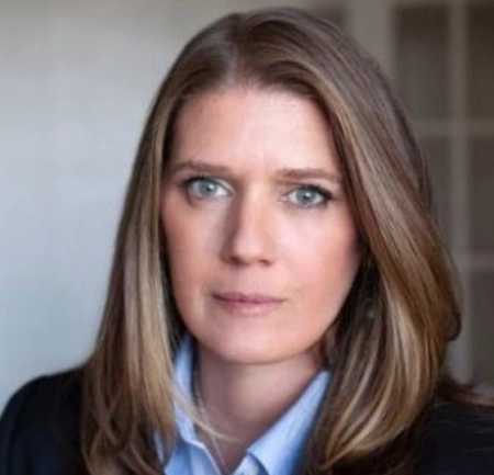 Mary Trump : Conflicting with THE FAMILY Donald Trump's 'turncoat' niece to distribute